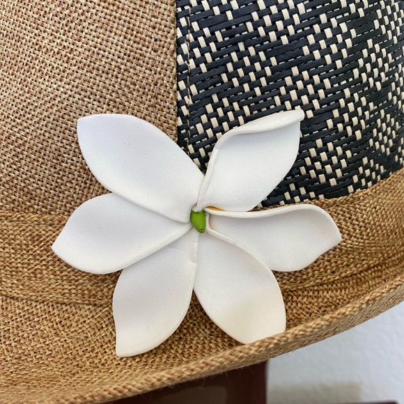 Fedora w/Tiare Flower - Picture 4 of 6